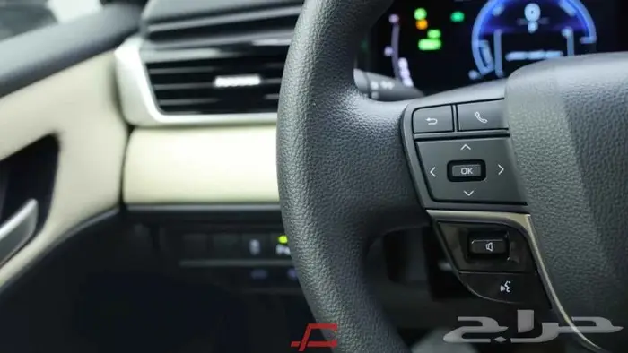 تويوتا كامري E هايبرد 2025 13