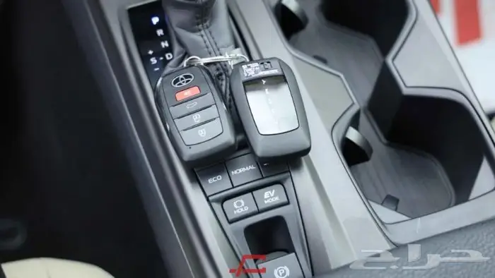 تويوتا كامري E هايبرد 2025 15