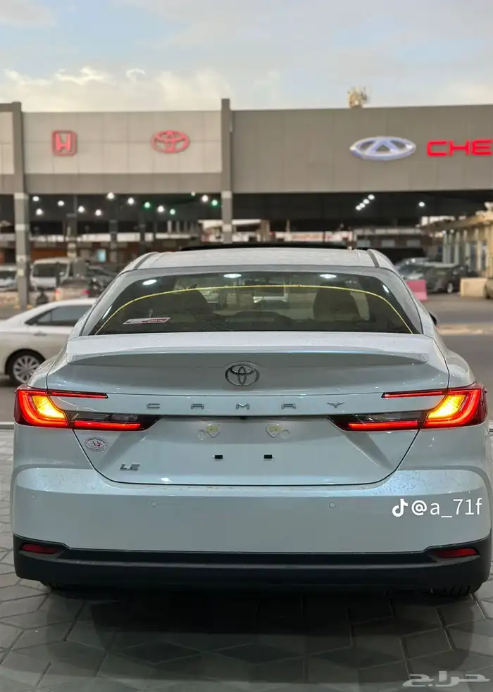 كامري LE بنزين 2025 4