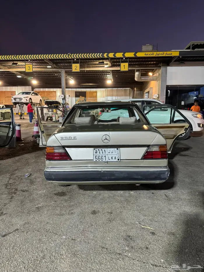 مرسيدس E230 1990 6