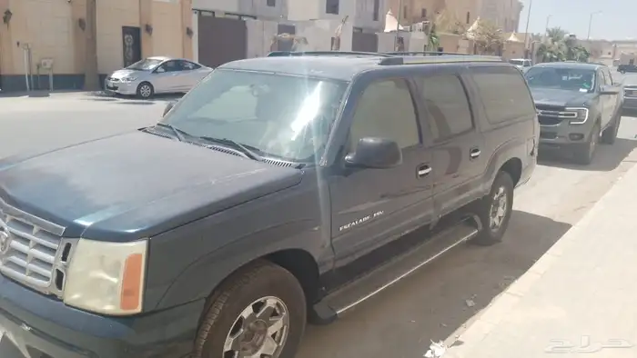 سيارة اسكاليد كاديلاك نص فل 2005 حد 12 500 والبيع قريب 7