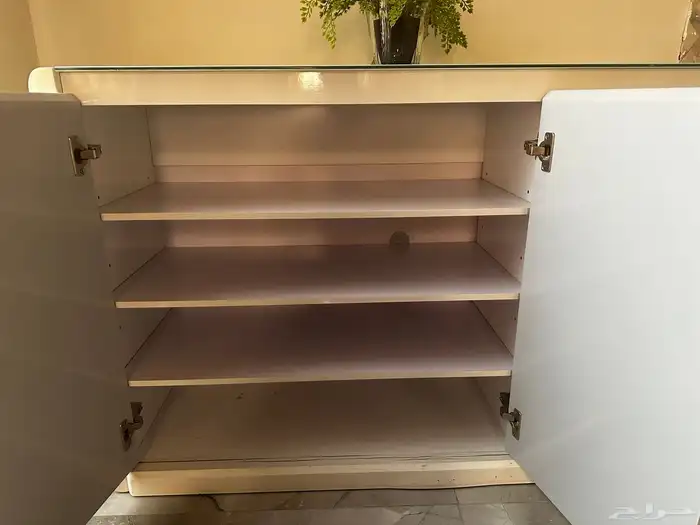 خزانه للبيع شبه جديده تصلح للجزم او ادوات البيت ب 350. 3