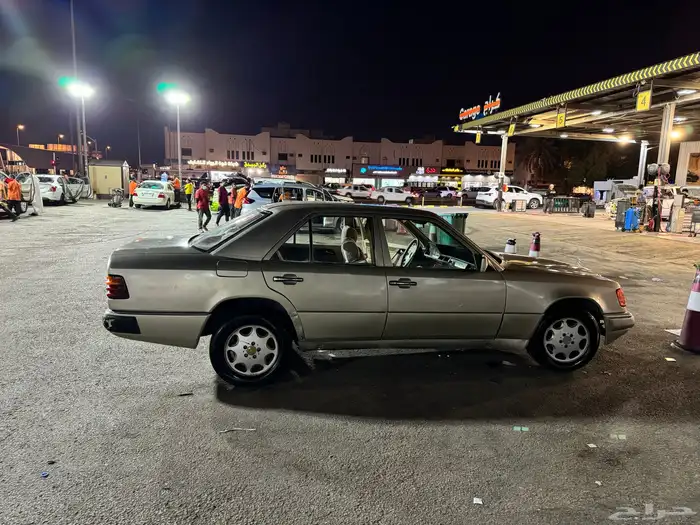 مرسيدس E230 1990 4