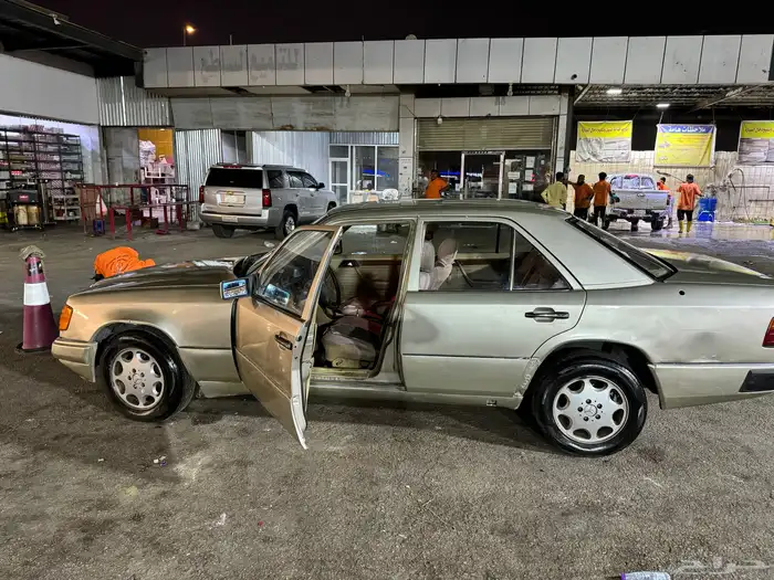 مرسيدس E230 1990 3