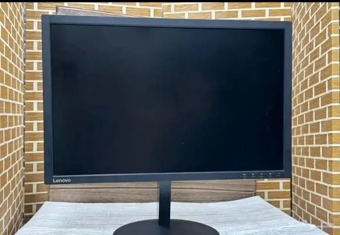 كمبيوتر مكتبى معالج i7 مع شاشة 22 فريم ليس 1000 SR 4