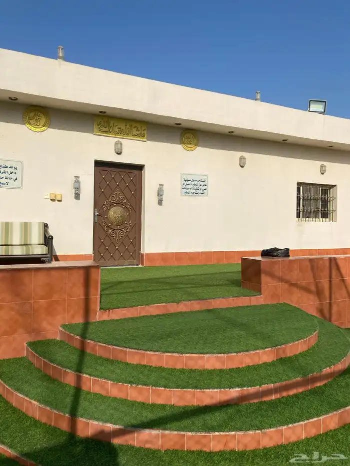 استراحه قسمين وكل قسم مسبح كبير وملعب متاح غدا 10