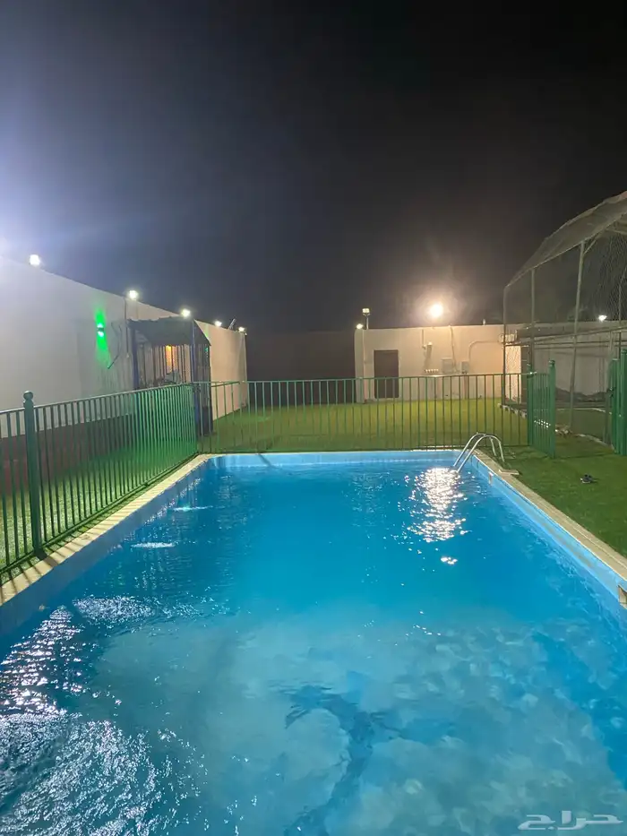 استراحه قسمين وكل قسم مسبح كبير وملعب متاح غدا 37