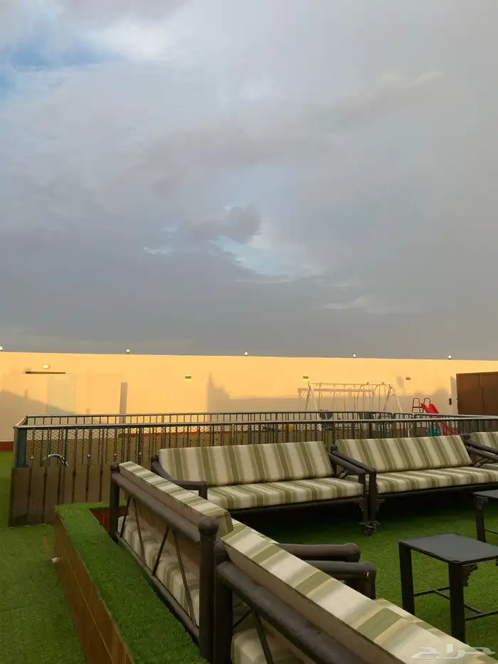 استراحه قسمين وكل قسم مسبح كبير وملعب متاح غدا 27