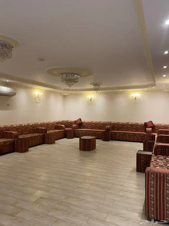 استراحه قسمين وكل قسم مسبح كبير وملعب متاح غدا 14