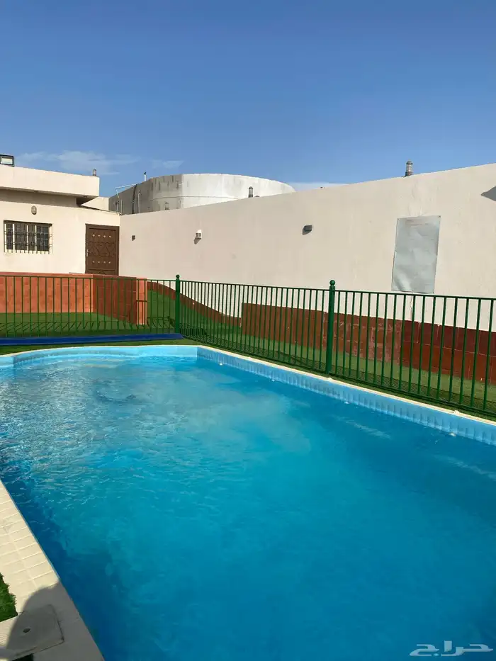 استراحه قسمين وكل قسم مسبح كبير وملعب متاح غدا 2