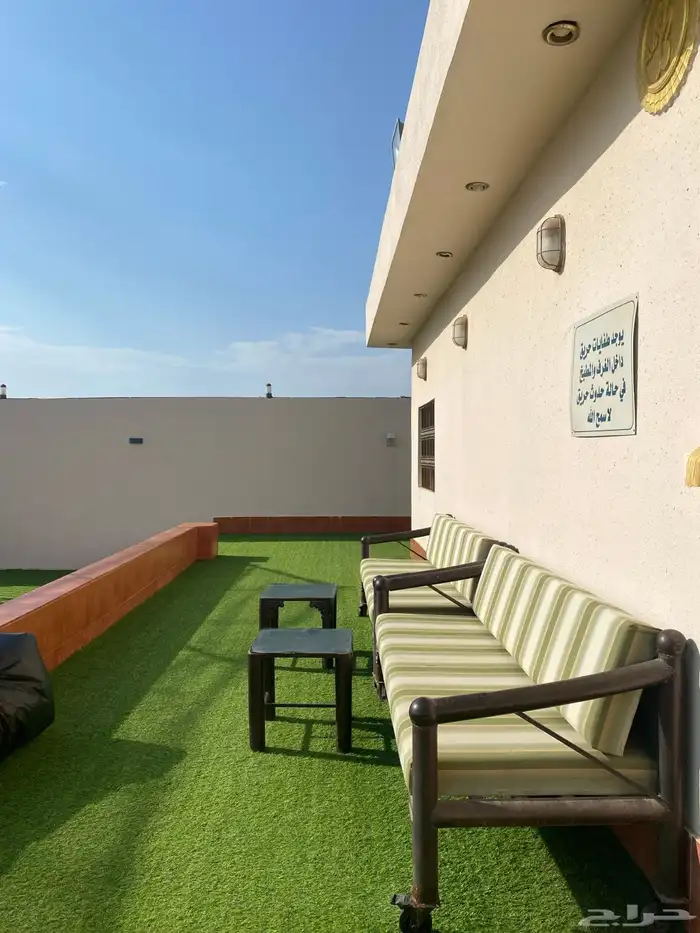 استراحه قسمين وكل قسم مسبح كبير وملعب متاح غدا 8