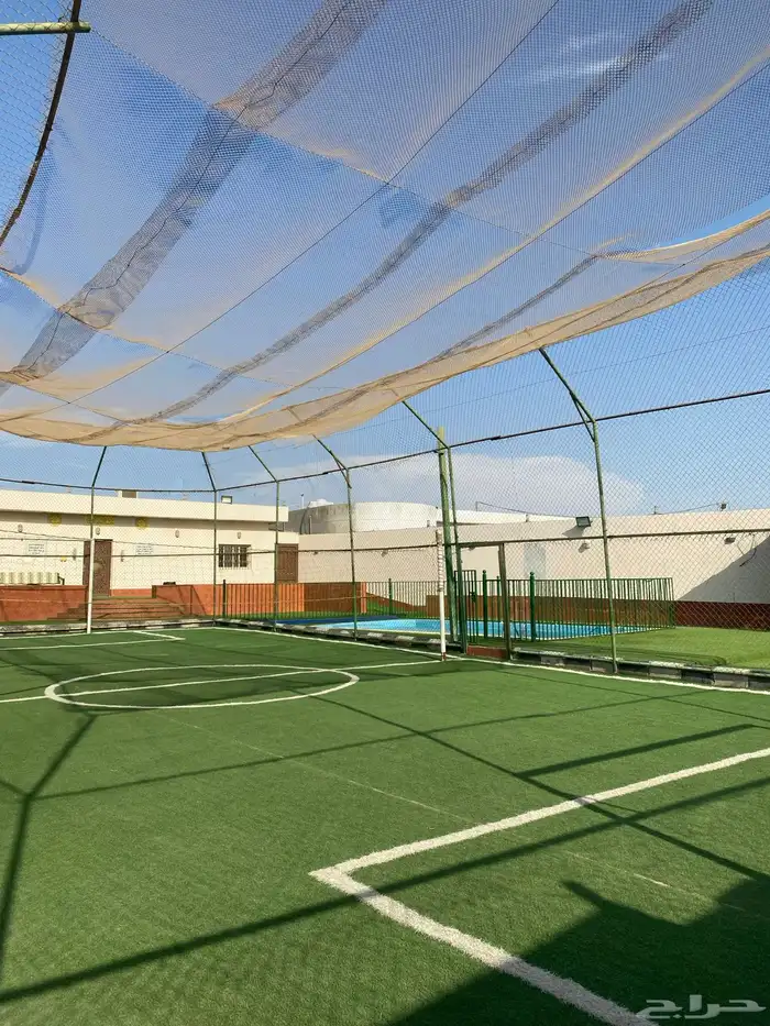 استراحه قسمين وكل قسم مسبح كبير وملعب متاح غدا 6