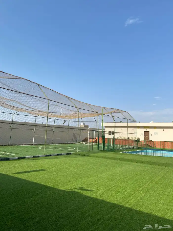 استراحه قسمين وكل قسم مسبح كبير وملعب متاح غدا 5