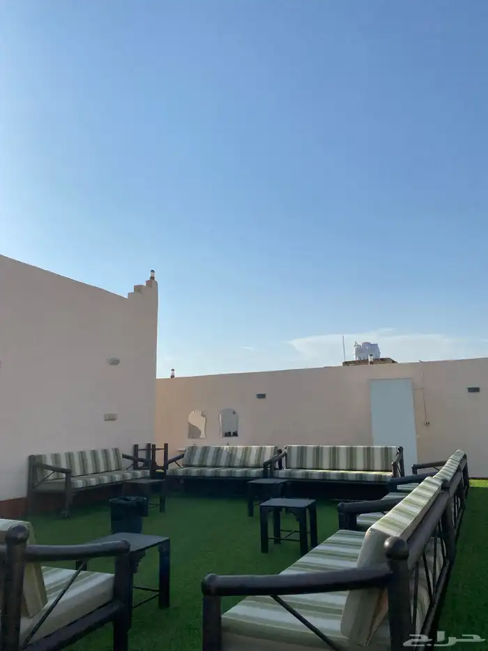 استراحه قسمين وكل قسم مسبح كبير وملعب متاح غدا 19