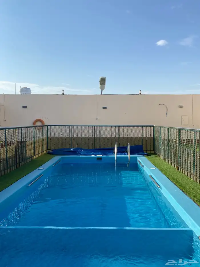 استراحه قسمين وكل قسم مسبح كبير وملعب متاح غدا 20