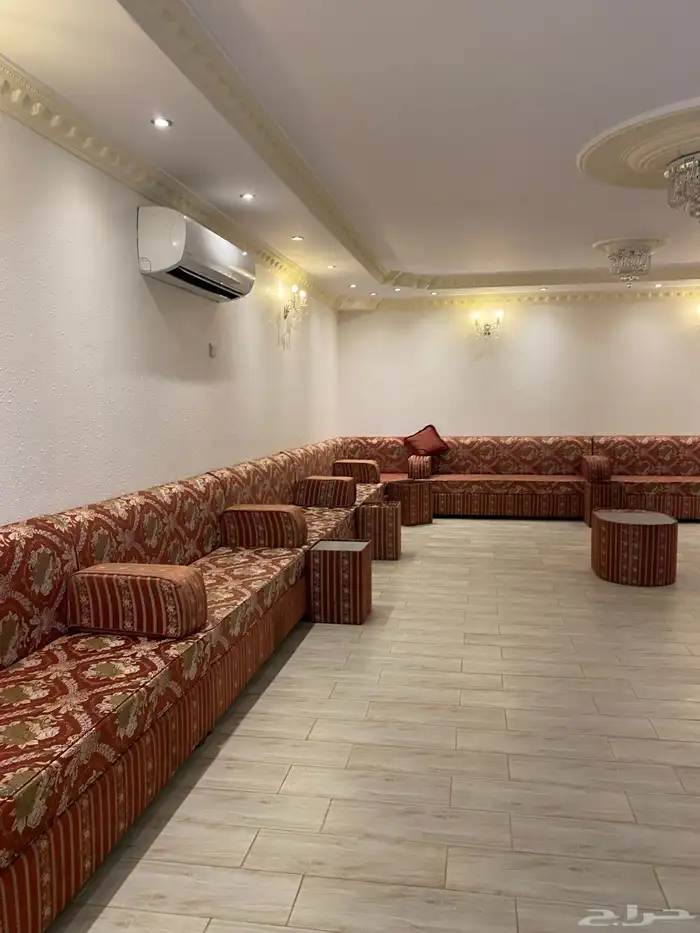 استراحه قسمين وكل قسم مسبح كبير وملعب متاح غدا 16