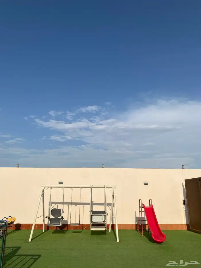 استراحه قسمين وكل قسم مسبح كبير وملعب متاح غدا 23