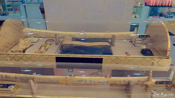 طقم بشت حساوي مع سيف دمشقي 2
