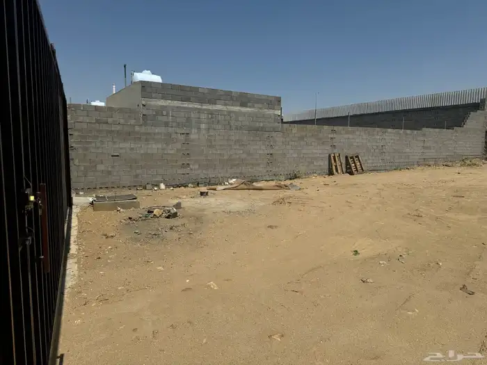 حوش للايجار خلف تشليح العاطفي بجوار مخطط الياسمين الصناعيه 1