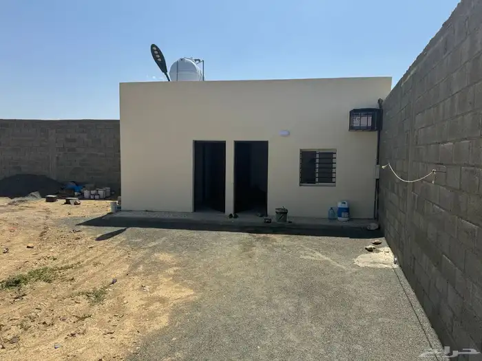 حوش للايجار خلف تشليح العاطفي بجوار مخطط الياسمين الصناعيه 0