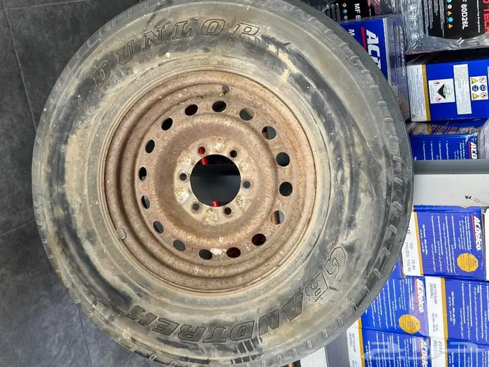 تم البيع جنوط هلل مسامير لنيسان وللوانيت والهايلكس وايسوزو 0