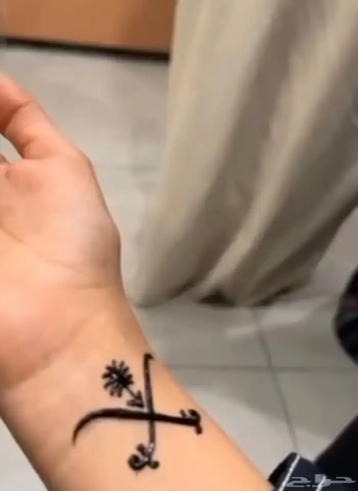 رسم وجه نقش حناء وصبغه اسود 9
