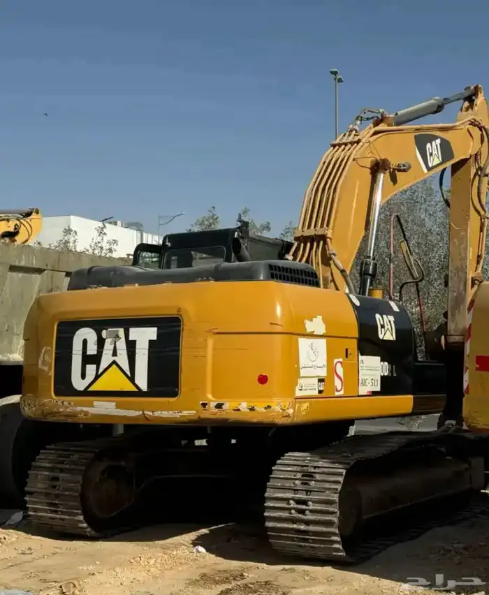 بوكلين وشيول رخص ارامكو للايجار Bucket and loader for rent 3