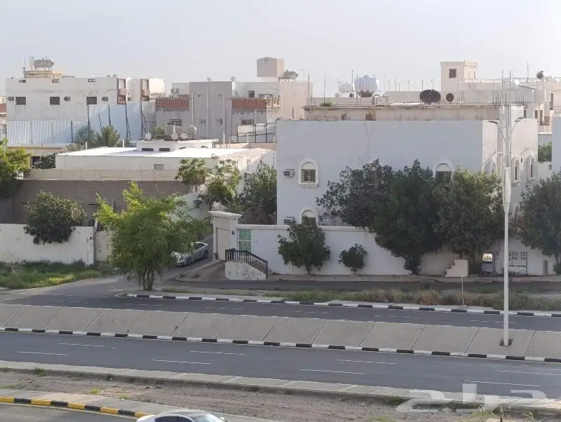 عقار على أرض تجارية على طريق الملك عبد الله (الأربعين) 6