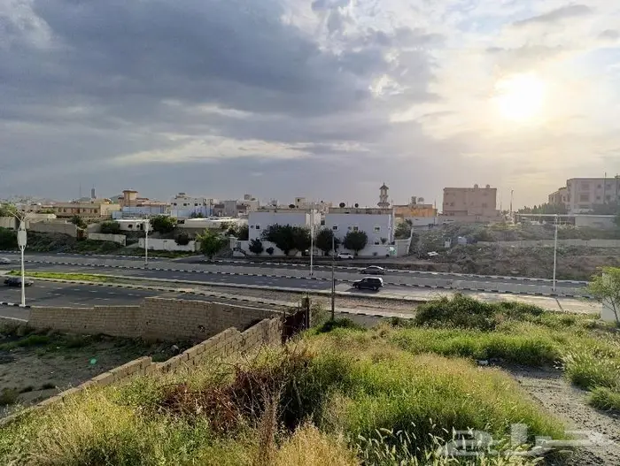 عقار على أرض تجارية على طريق الملك عبد الله (الأربعين) 2