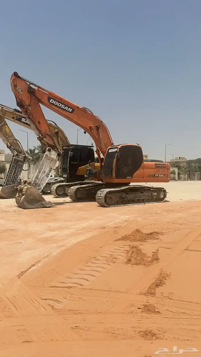 تاجير بوكلينات للايجار اليومي والشهري 3