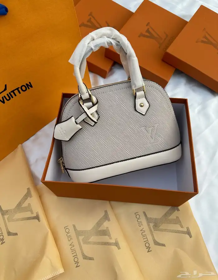 عروض اليوم الوطني بدت بعض الشنط ب155 والشوزات ب 194بس 70