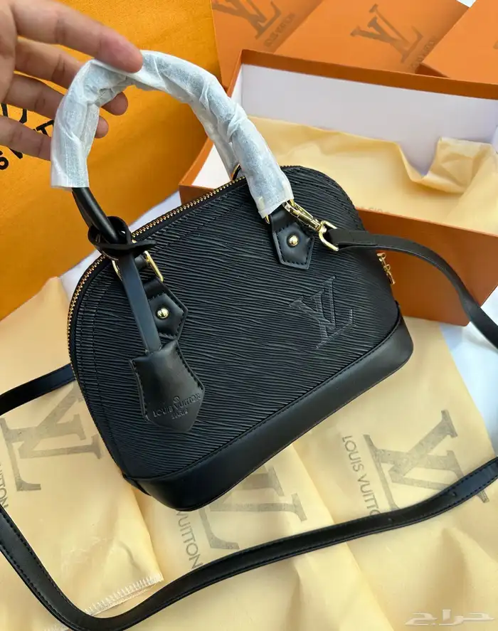 عروض اليوم الوطني بدت بعض الشنط ب155 والشوزات ب 194بس 73