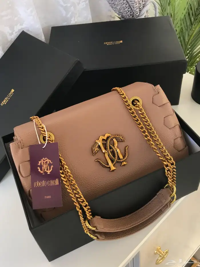 عروض اليوم الوطني بدت بعض الشنط ب155 والشوزات ب 194بس 83