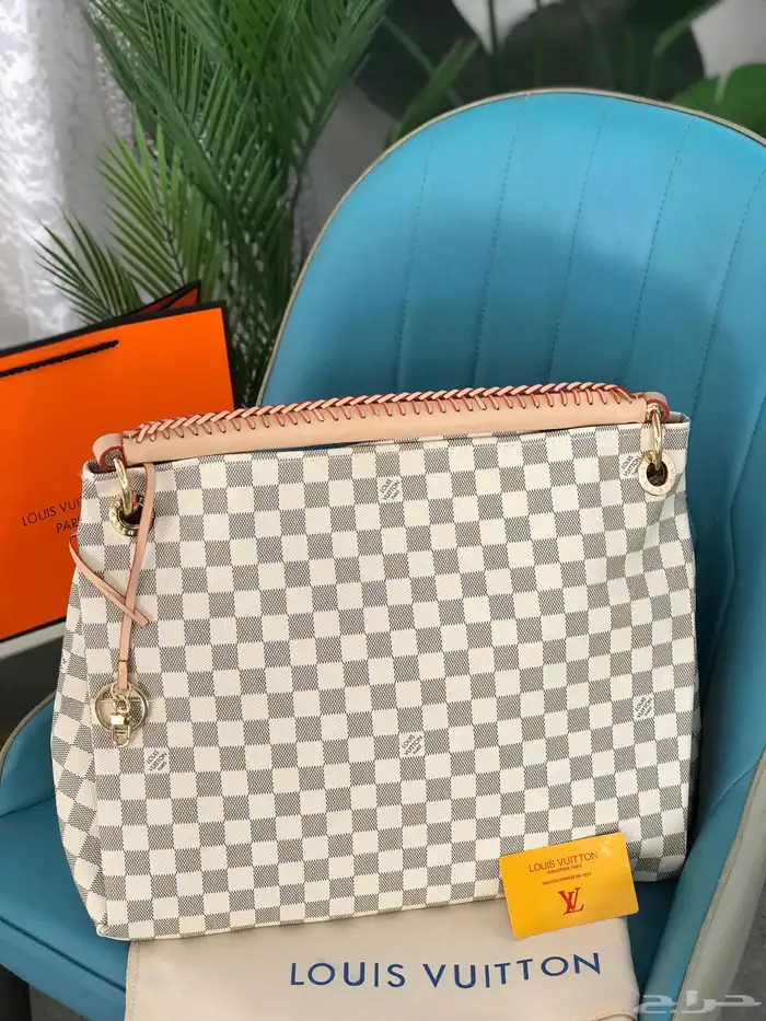 عروض اليوم الوطني بدت بعض الشنط ب155 والشوزات ب 194بس 89