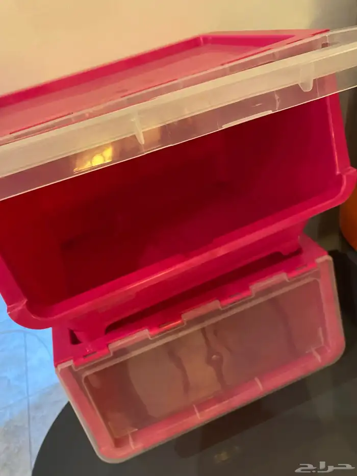 طاولة عصرية وصور ورفوف ورشاش ماء للحديقة وصناديق تخزين 10