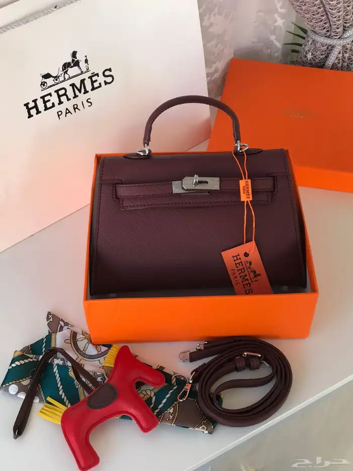 عروض اليوم الوطني بدت بعض الشنط ب155 والشوزات ب 194بس 64