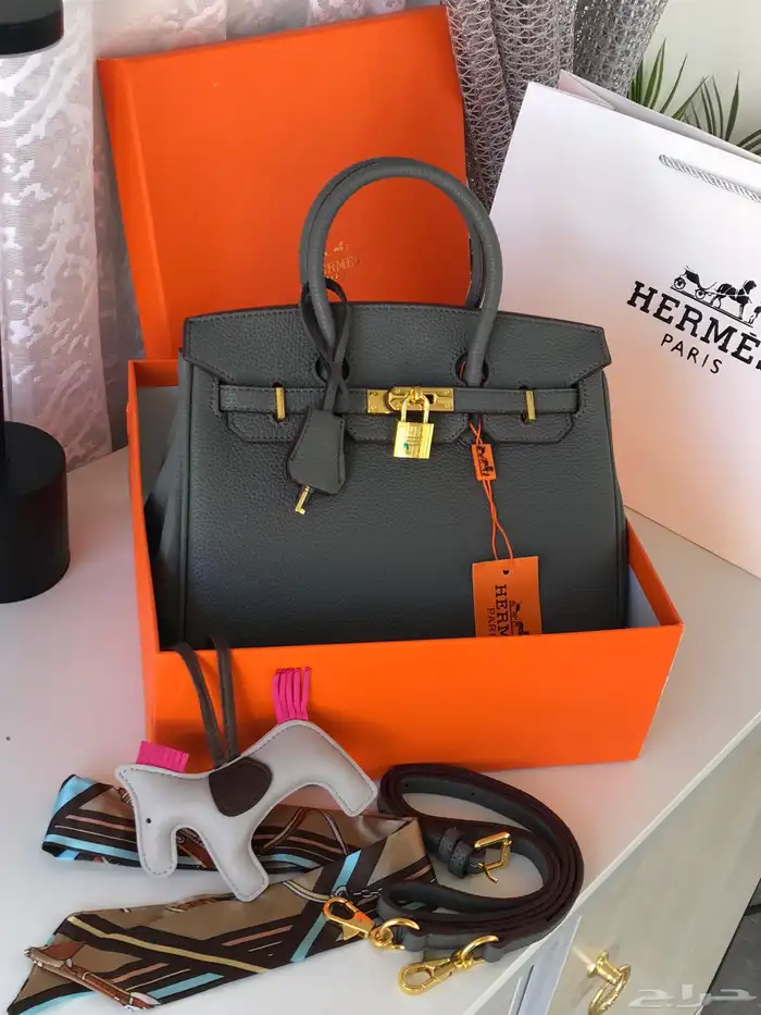 عروض اليوم الوطني بدت بعض الشنط ب155 والشوزات ب 194بس 44