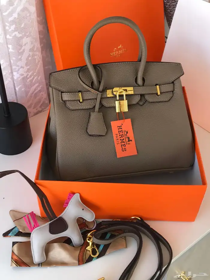 عروض اليوم الوطني بدت بعض الشنط ب155 والشوزات ب 194بس 40