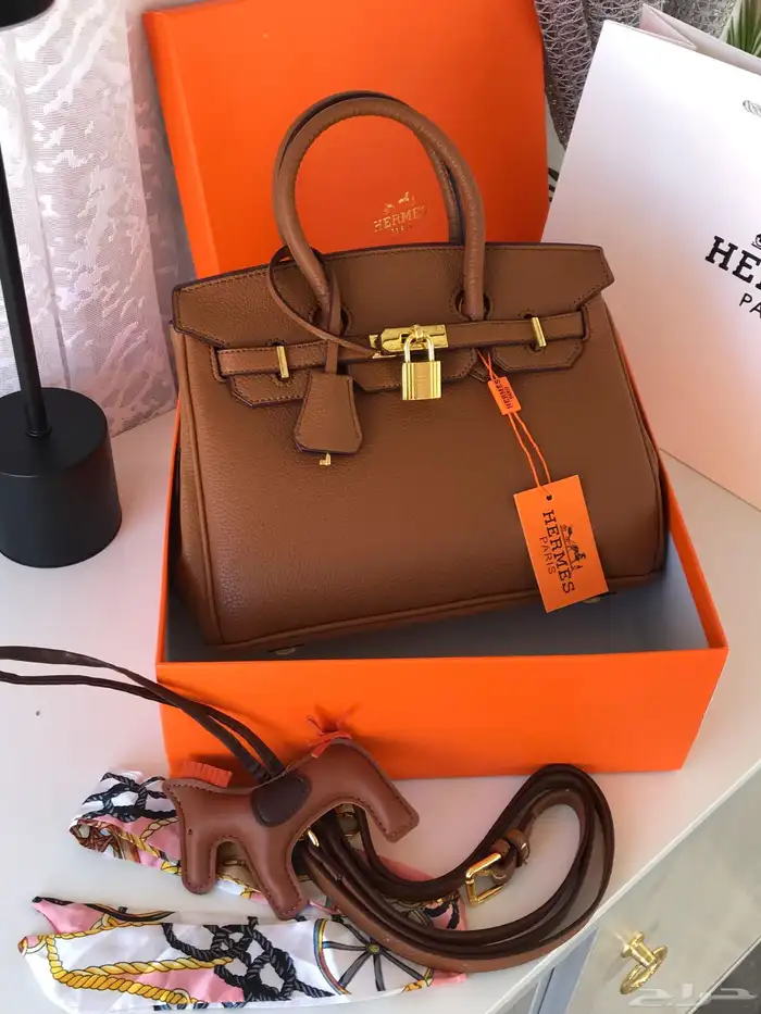 عروض اليوم الوطني بدت بعض الشنط ب155 والشوزات ب 194بس 43