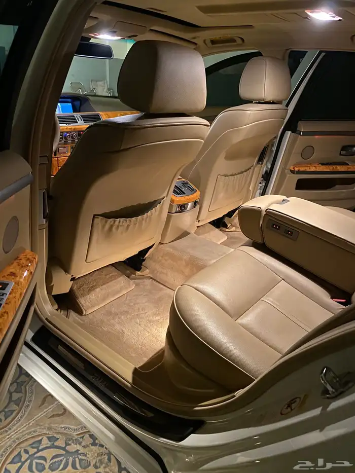 ( مباع ) BMW الحوت 730 مخزن صنف 12