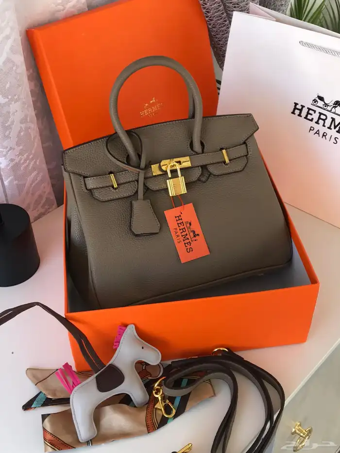 عروض اليوم الوطني بدت بعض الشنط ب155 والشوزات ب 194بس 42