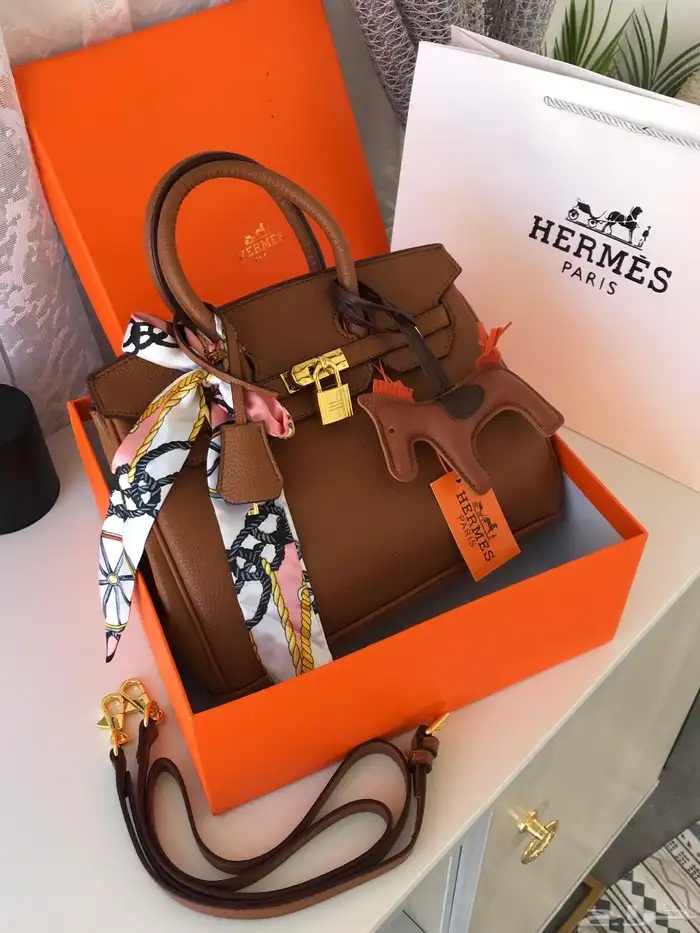 عروض اليوم الوطني بدت بعض الشنط ب155 والشوزات ب 194بس 41