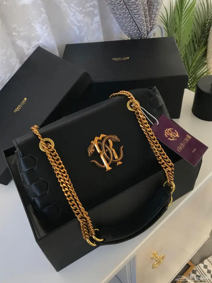 عروض اليوم الوطني بدت بعض الشنط ب155 والشوزات ب 194بس 84