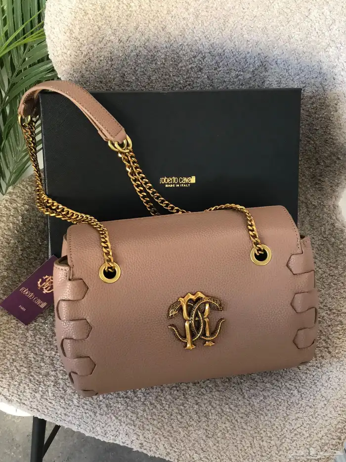 عروض اليوم الوطني بدت بعض الشنط ب155 والشوزات ب 194بس 81