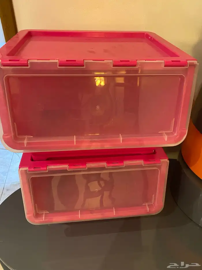 طاولة عصرية وصور ورفوف ورشاش ماء للحديقة وصناديق تخزين 9