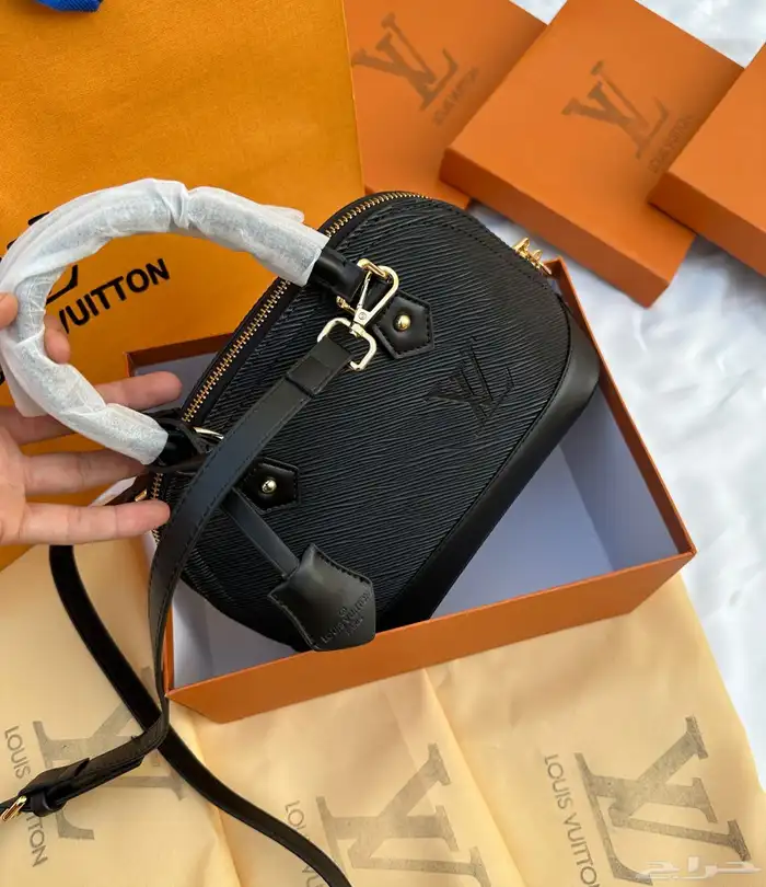 عروض اليوم الوطني بدت بعض الشنط ب155 والشوزات ب 194بس 77