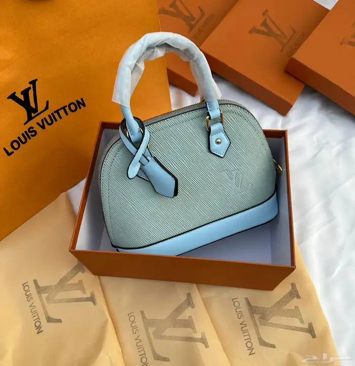 عروض اليوم الوطني بدت بعض الشنط ب155 والشوزات ب 194بس 69