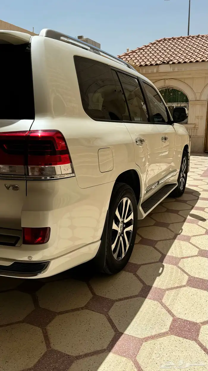 تم البيع للبيع لاند كروزر 2019 GXR تورينق بحالة الوكالة 3
