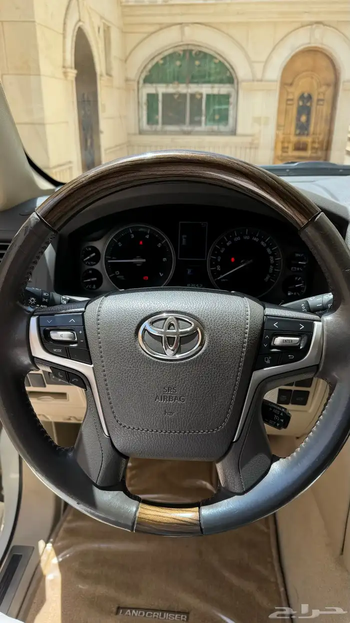 تم البيع للبيع لاند كروزر 2019 GXR تورينق بحالة الوكالة 33