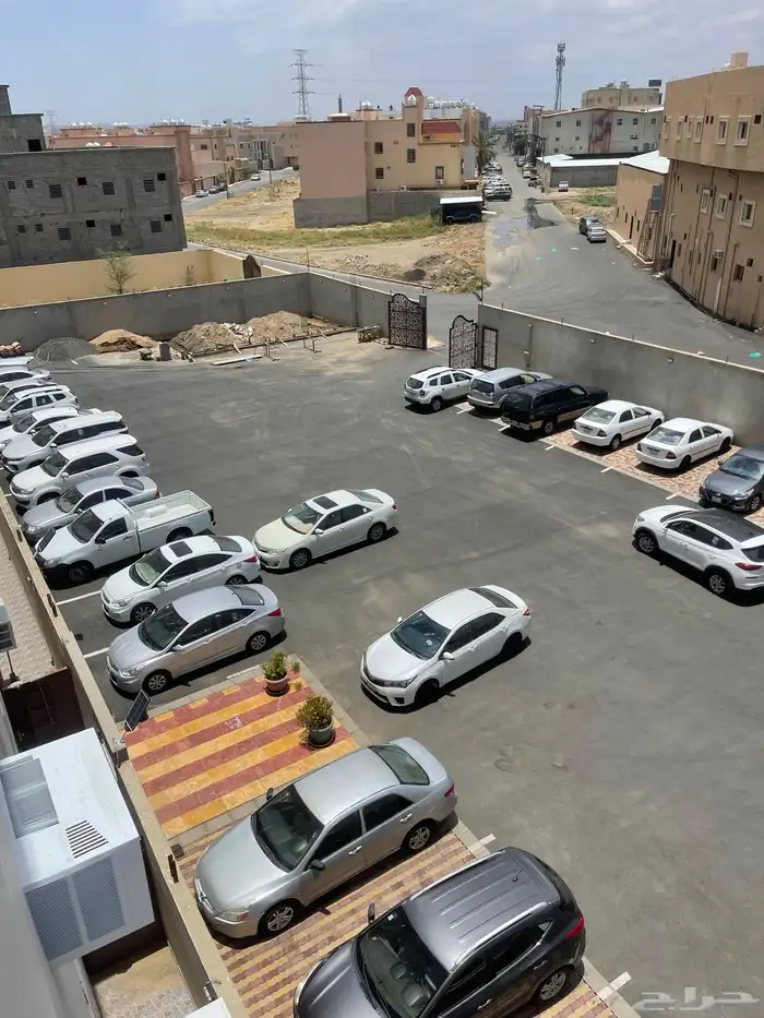 مكاتب إدارية راقية في موقع استراتيجي للإيجار 13